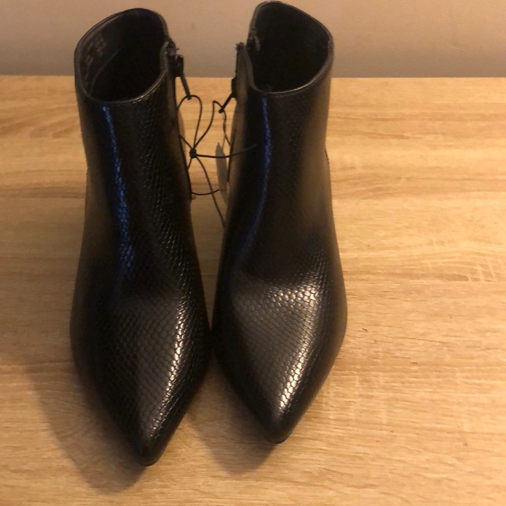 Time and Tru ankle boots in black - Picture 5 of 7